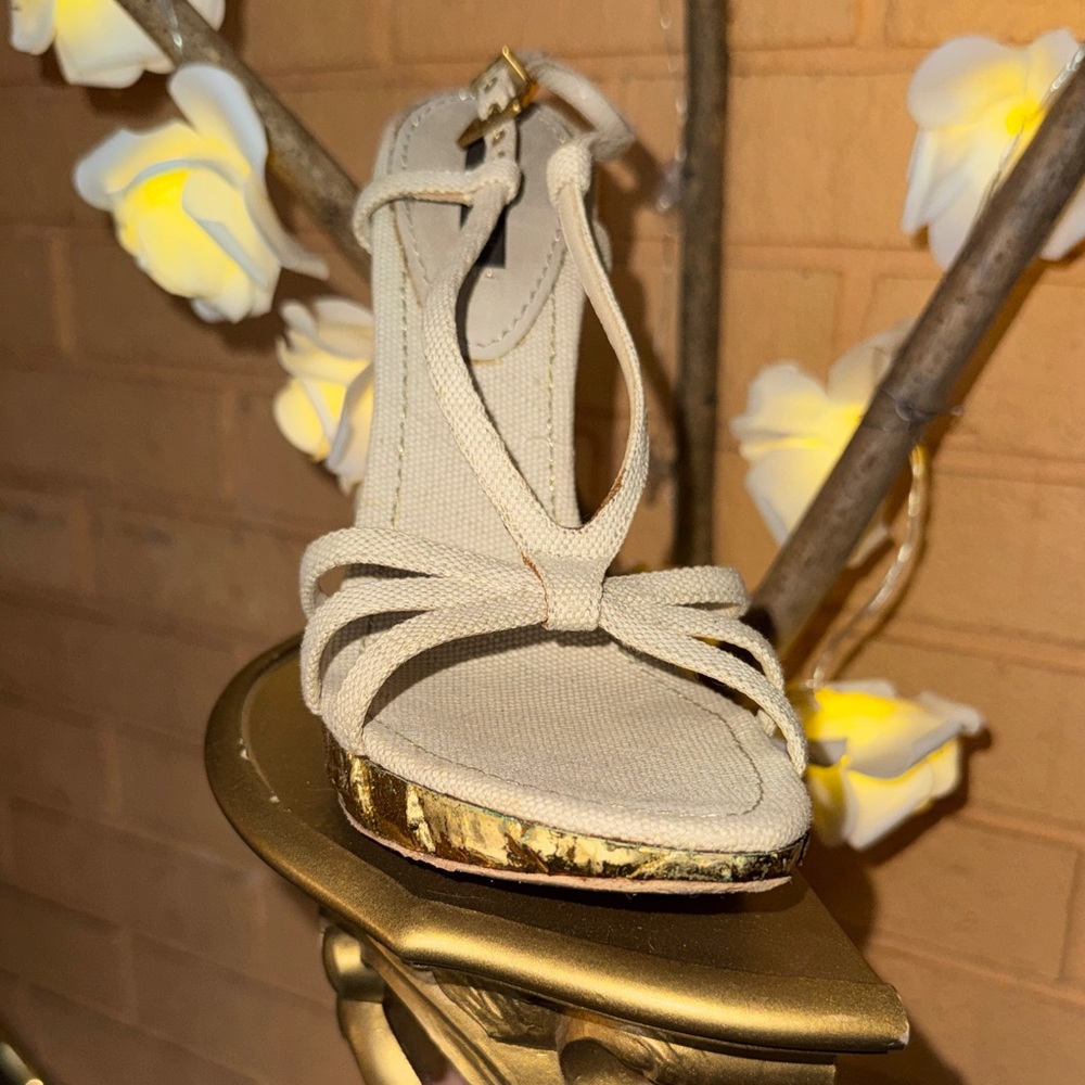 🌟Elegant Gold encrusted heel sandals - Picture 4 of 15